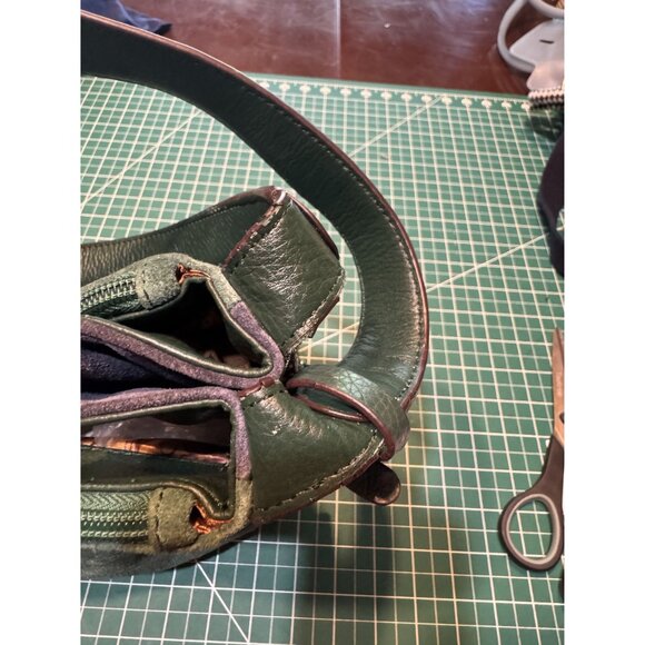 Tignanello Green Suede Genuine Leather Shoulder Bag With Zipper Closure & Patter - Picture 9 of 11